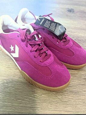 Converse Sneakers size 4.5 kids, 6 Women
